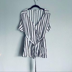 Ava &Viv black and White Wrap Blouse